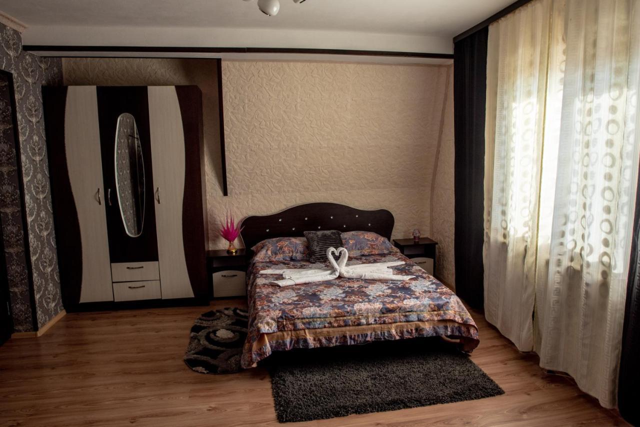 ホテル Casa Robi Pestisani エクステリア 写真