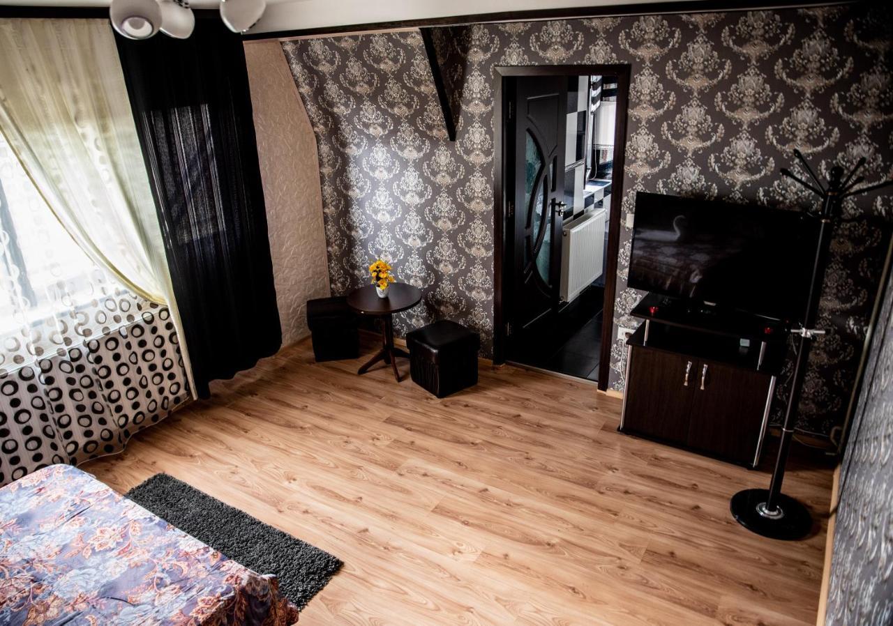 ホテル Casa Robi Pestisani エクステリア 写真