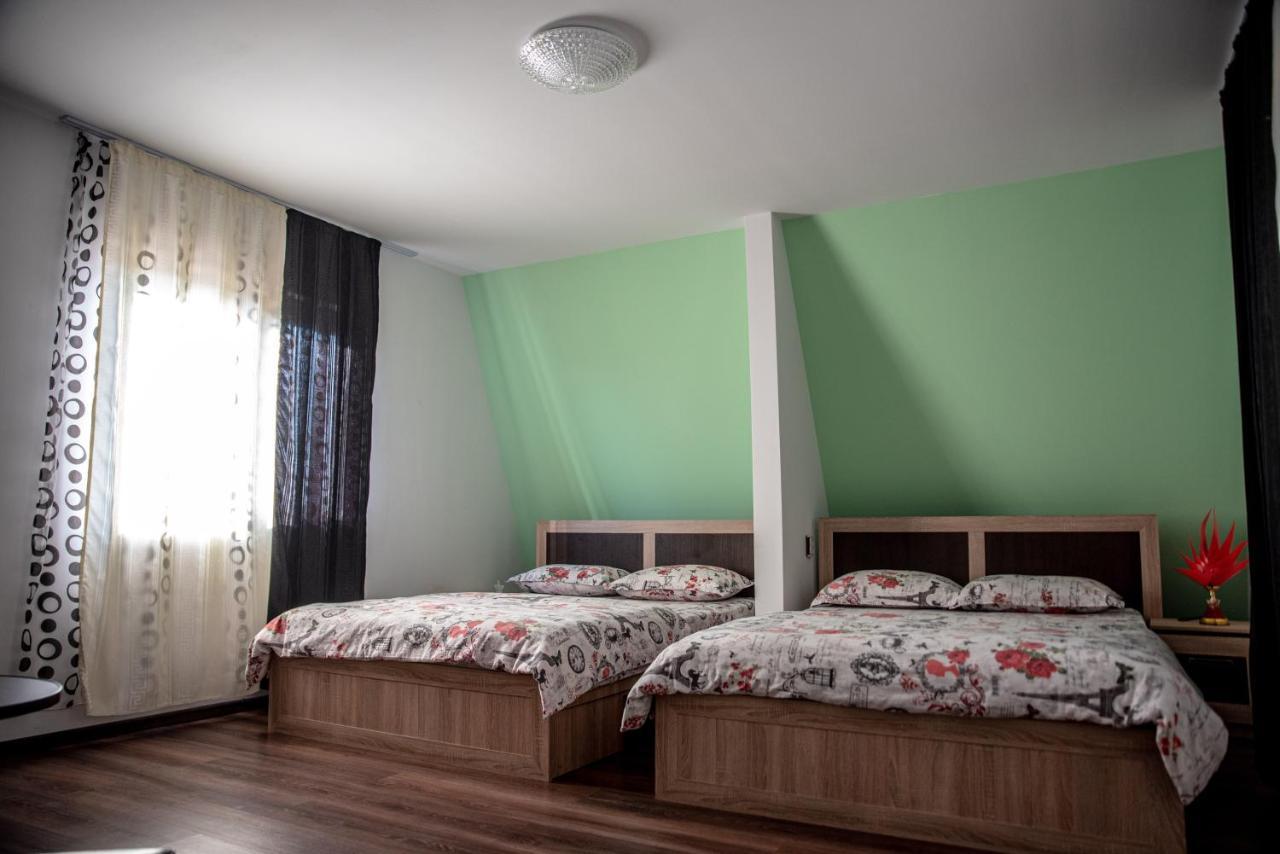 ホテル Casa Robi Pestisani エクステリア 写真