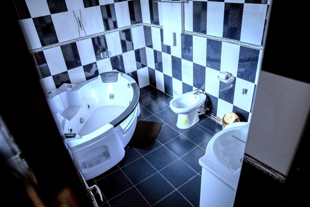 ホテル Casa Robi Pestisani エクステリア 写真