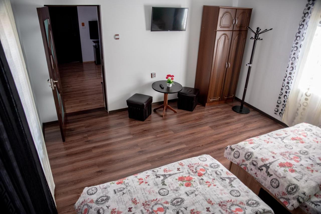 ホテル Casa Robi Pestisani エクステリア 写真