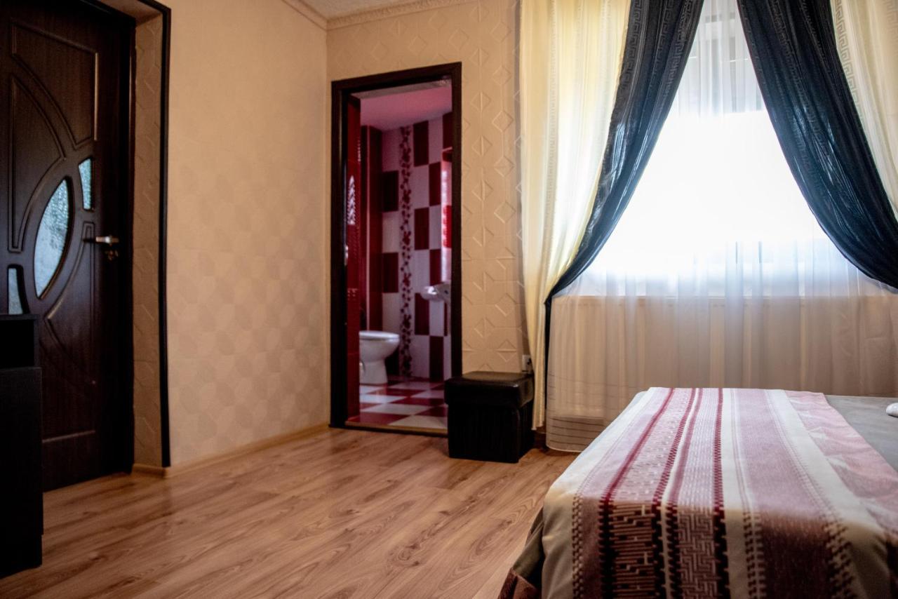 ホテル Casa Robi Pestisani エクステリア 写真