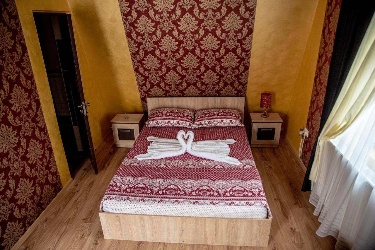 ホテル Casa Robi Pestisani エクステリア 写真